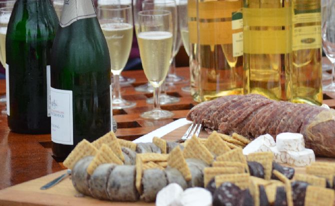 nordhessische Wurstspezialitäten - dazu Apfelsecco Köstlichkeiten aus Hessen!