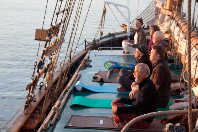 Bild Yoga bei Sonnenaufgang